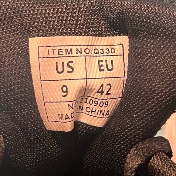 Men black sneakers /size 9 - Picture 10 of 10